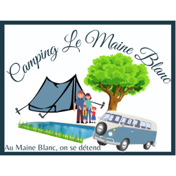 Logo représentant un sapin, une tente, un feu de camp et un soleil au-dessus du nom camping le Maine Blanc